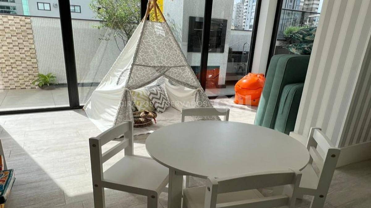 Apartamento com 3 suítes no Boulevard Brasil no Centro de Balneário Camboriú