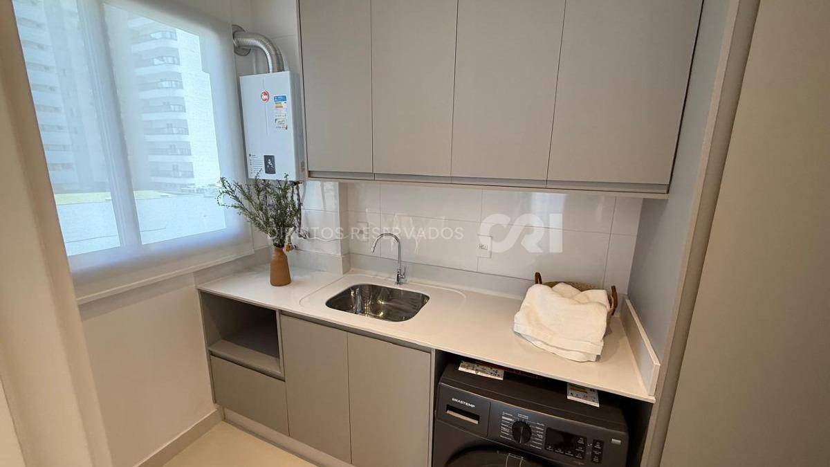 Apartamento com 3 suítes no Boulevard Brasil no Centro de Balneário Camboriú