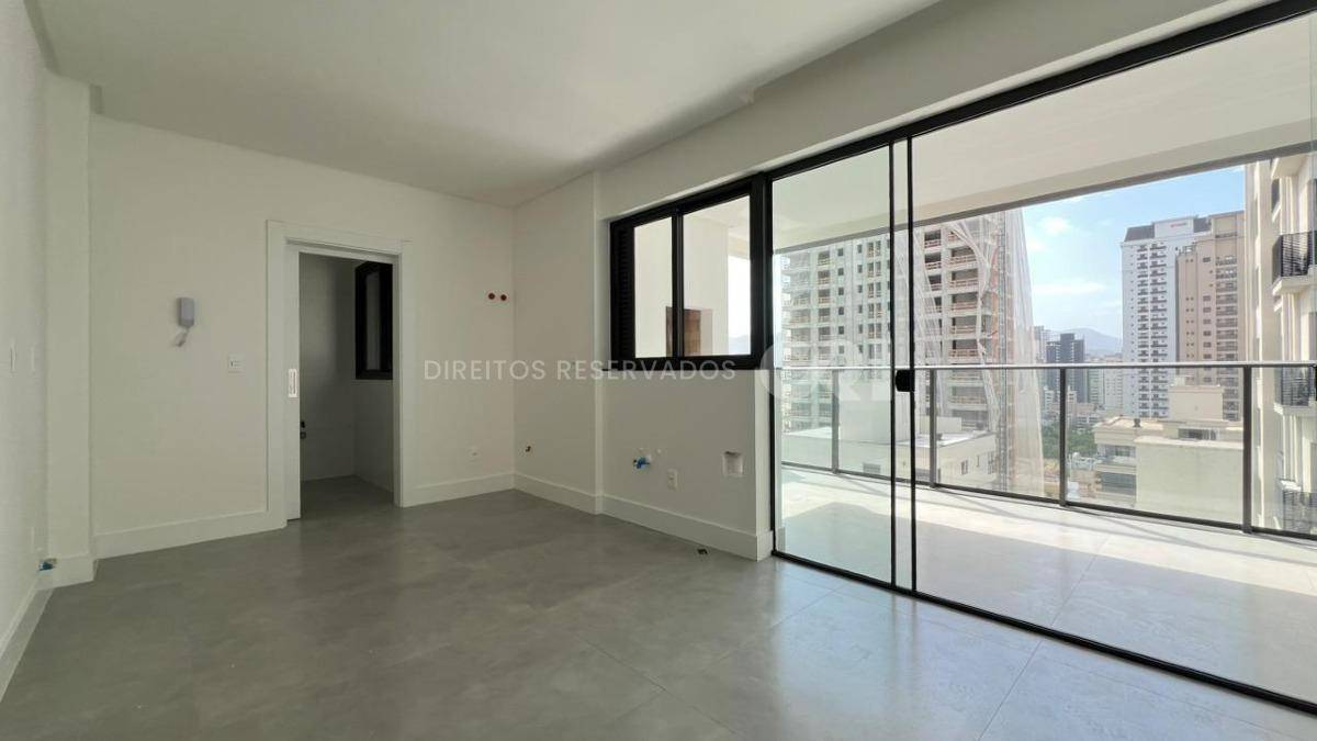 Apartamento com 3 suítes Villa Del Fiume na Meia Praia em Itapema