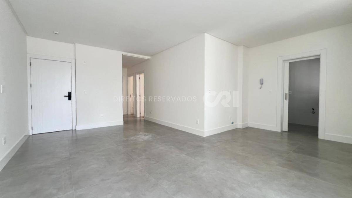 Apartamento com 3 suítes Villa Del Fiume na Meia Praia em Itapema