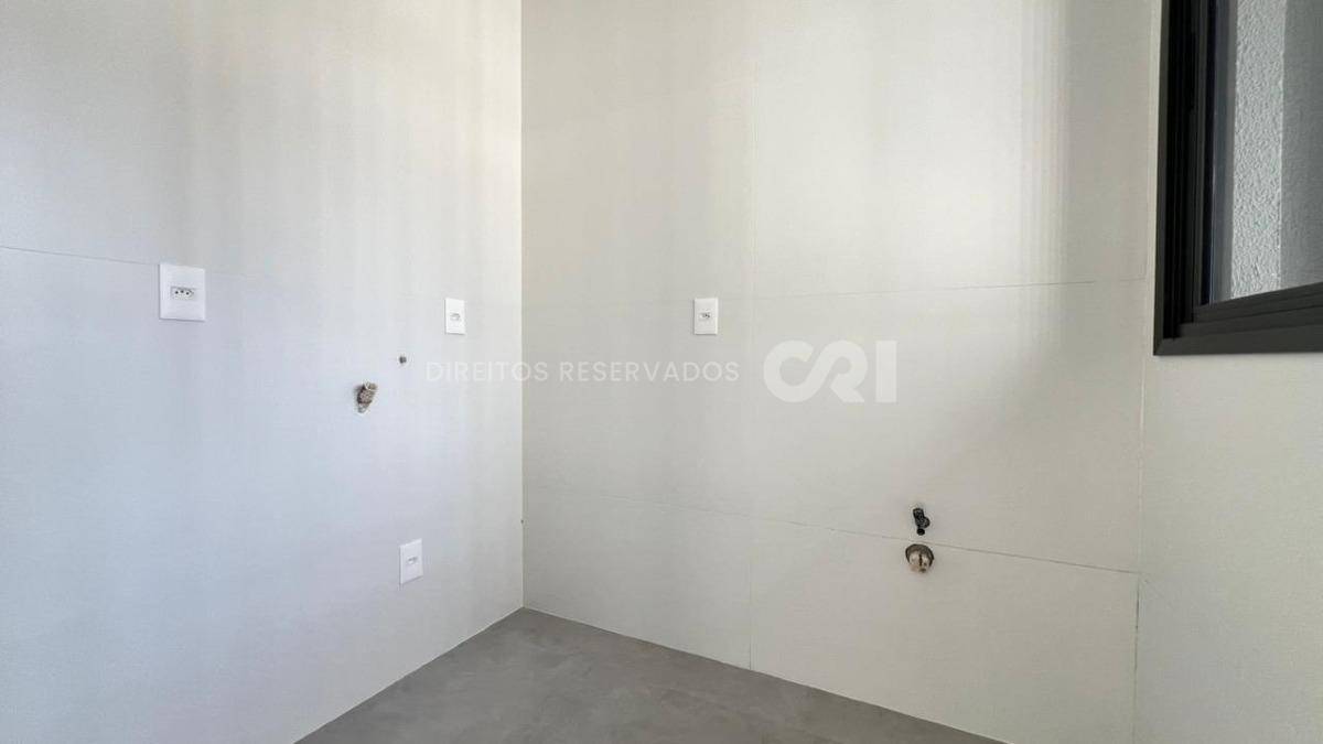 Apartamento com 3 suítes Villa Del Fiume na Meia Praia em Itapema