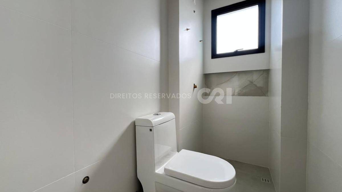 Apartamento com 3 suítes Villa Del Fiume na Meia Praia em Itapema