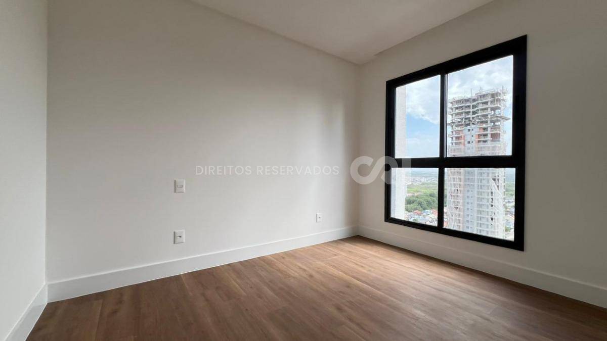 Apartamento com 3 suítes Villa Del Fiume na Meia Praia em Itapema