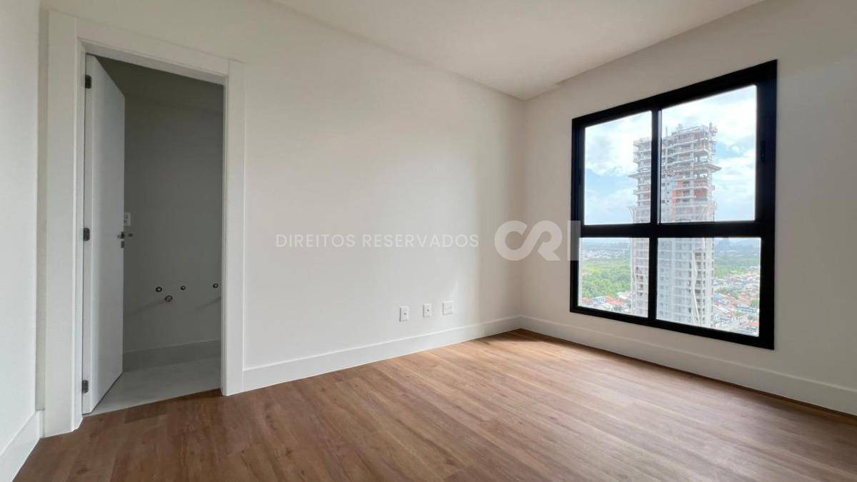 Apartamento com 3 suítes Villa Del Fiume na Meia Praia em Itapema