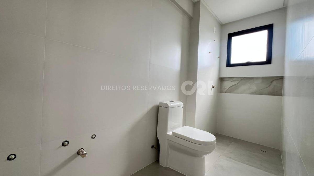 Apartamento com 3 suítes Villa Del Fiume na Meia Praia em Itapema