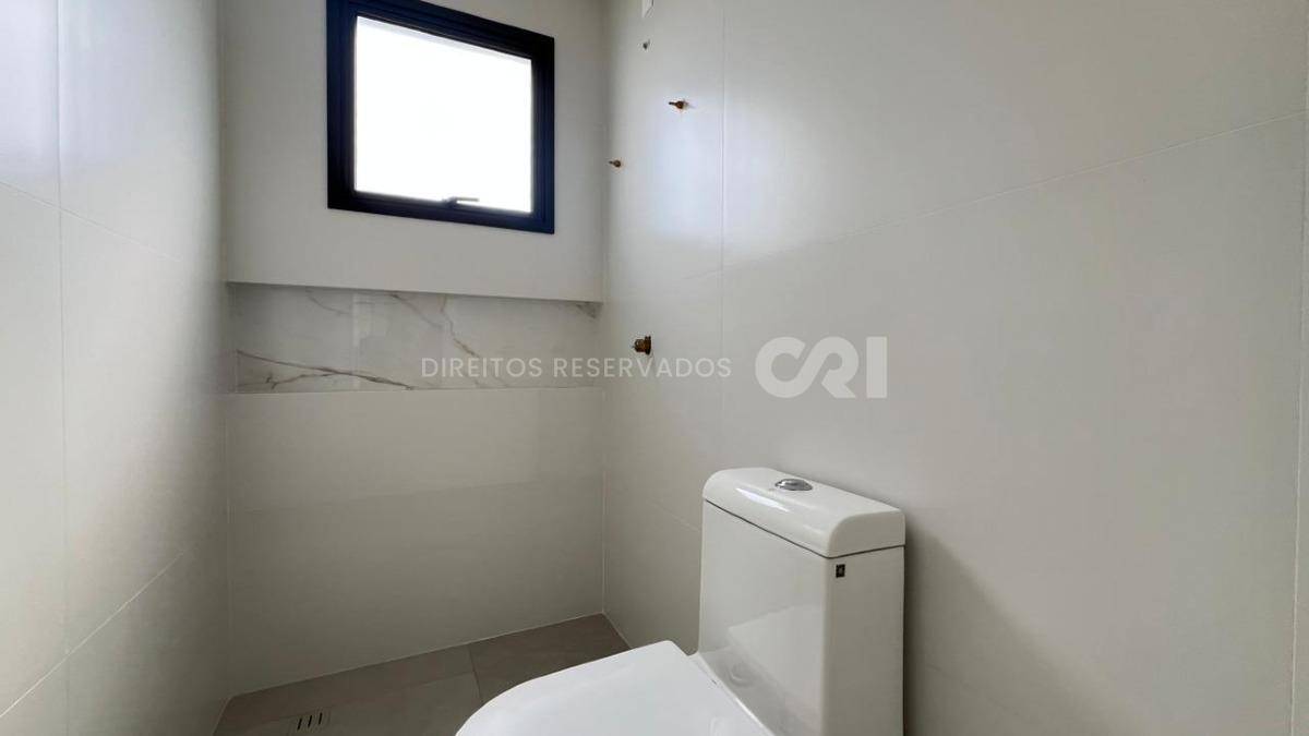 Apartamento com 3 suítes Villa Del Fiume na Meia Praia em Itapema