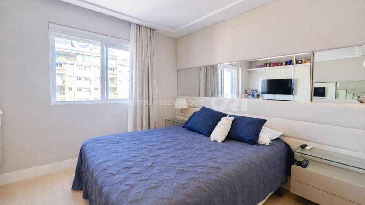 Apartamento com 4 suítes no Edifício Lumiere no Centro de Balneário Camboriú