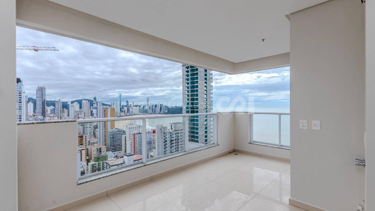 Apartamento com 4 suítes no La Belle Tour no Centro de Balneário Camboriú