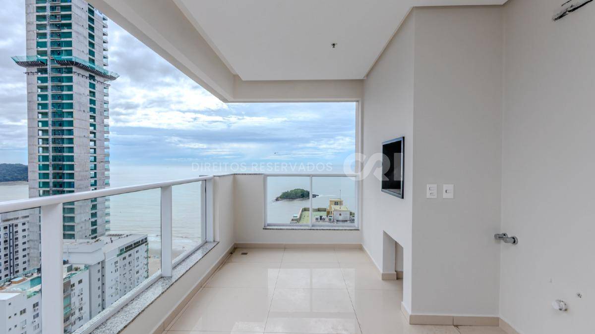 Apartamento com 4 suítes no La Belle Tour no Centro de Balneário Camboriú