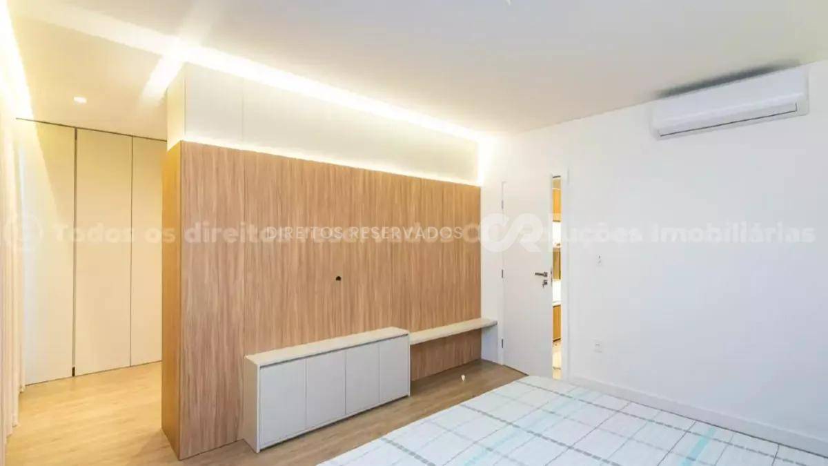 Cobertura com 4 suítes no Edifício Dresden no Centro de Balneário Camboriú