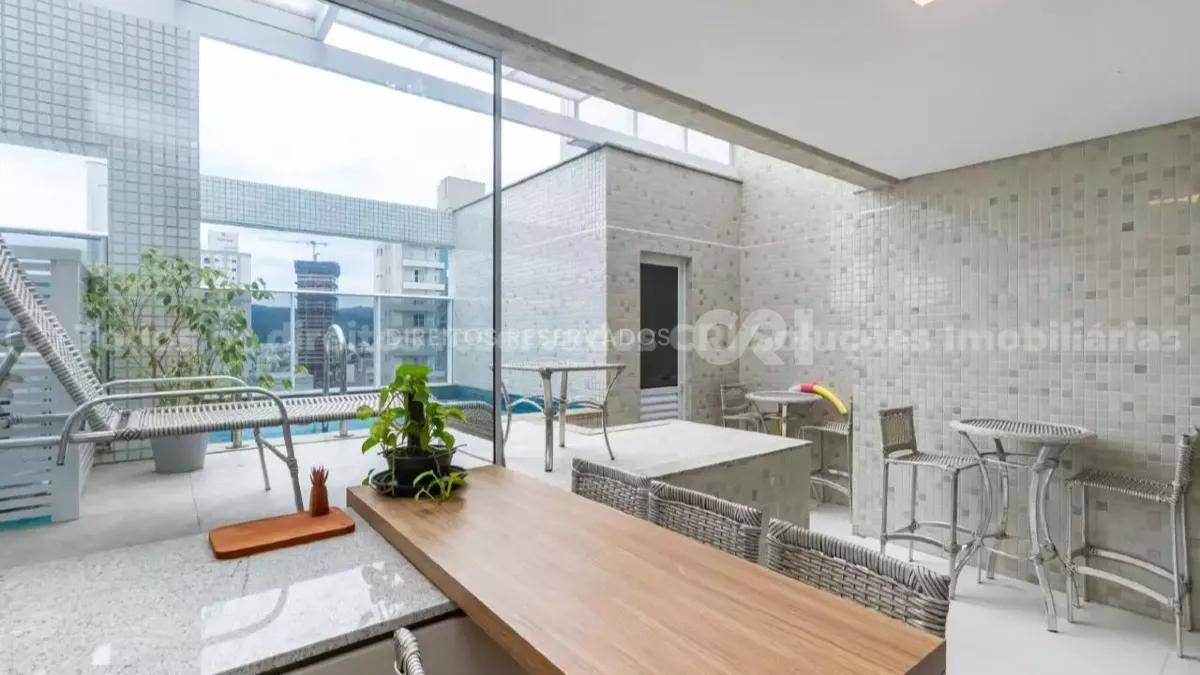 Cobertura com 4 suítes no Edifício Dresden no Centro de Balneário Camboriú