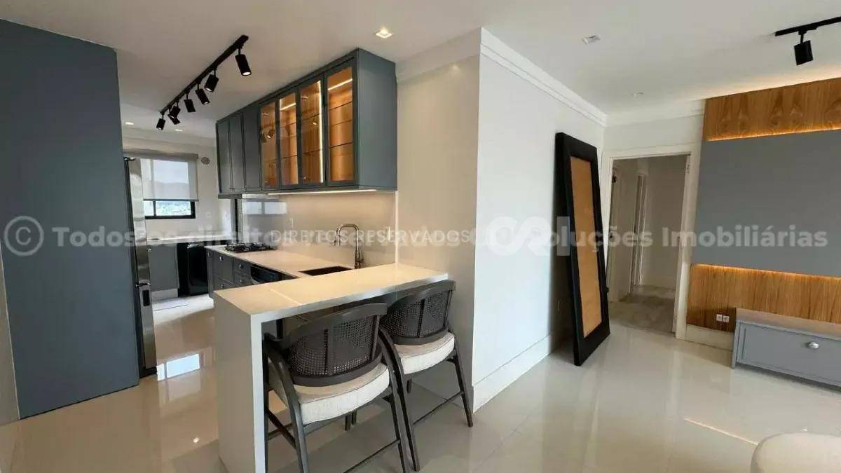 Apartamento com 3 suítes no Edifício Merithamon no Centro de Balneário Camboriú