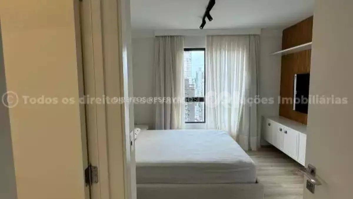 Apartamento com 3 suítes no Edifício Merithamon no Centro de Balneário Camboriú