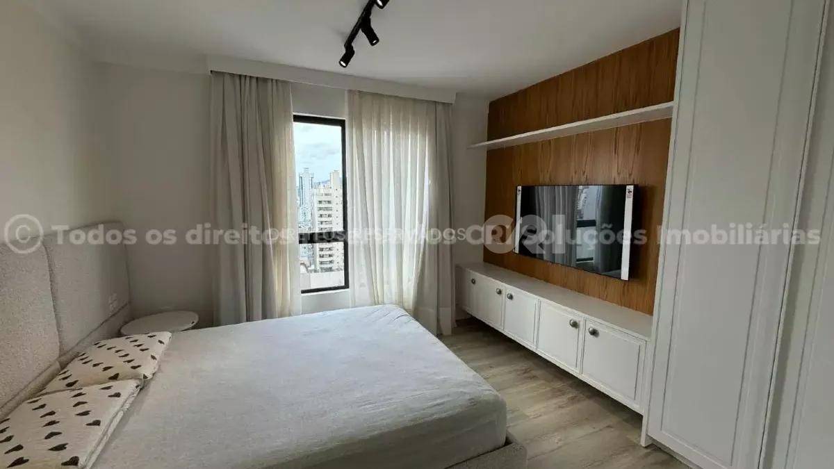 Apartamento com 3 suítes no Edifício Merithamon no Centro de Balneário Camboriú