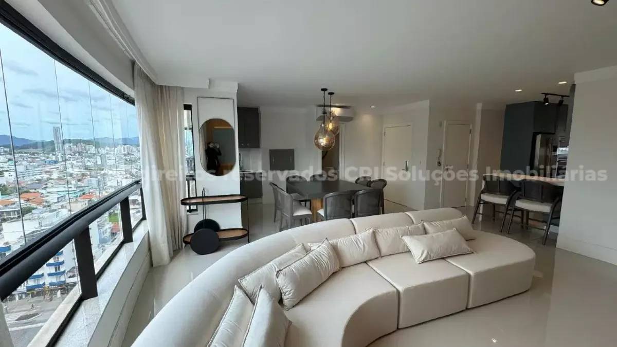 Apartamento com 3 suítes no Edifício Merithamon no Centro de Balneário Camboriú