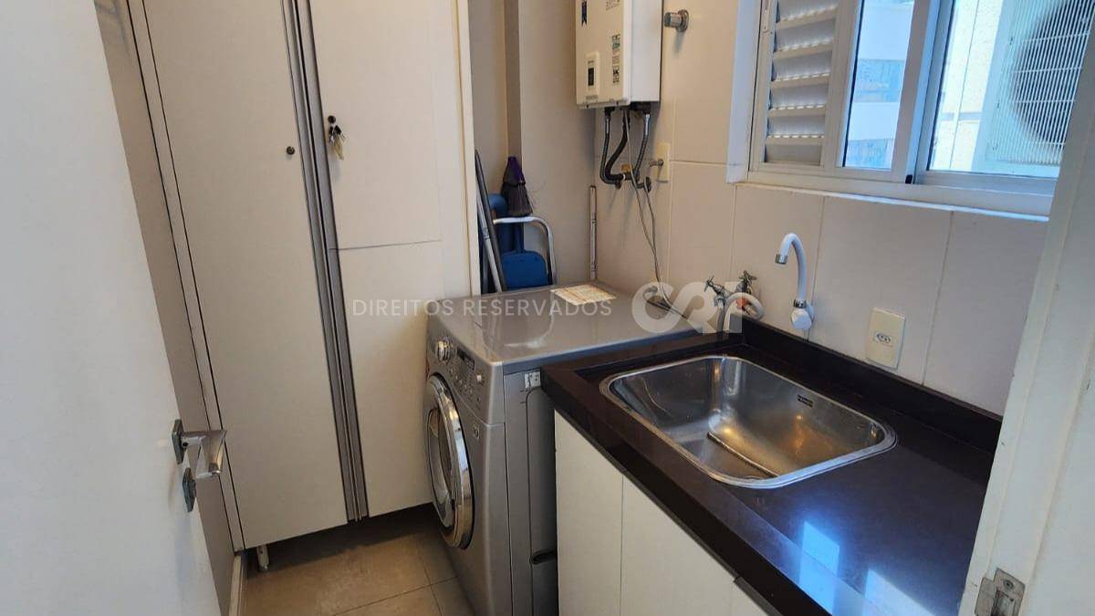 COPA: Apartamento Mobiliado com 3 Suítes no Edifício Solar do Tamarindo no Centro de Balneário Camboriú