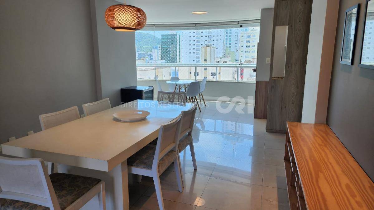 COPA: Apartamento Mobiliado com 3 Suítes no Edifício Solar do Tamarindo no Centro de Balneário Camboriú