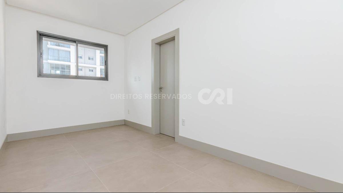 Apartamento com 4 suítes no Empire Residence no Pioneiros em Balneário Camboriú