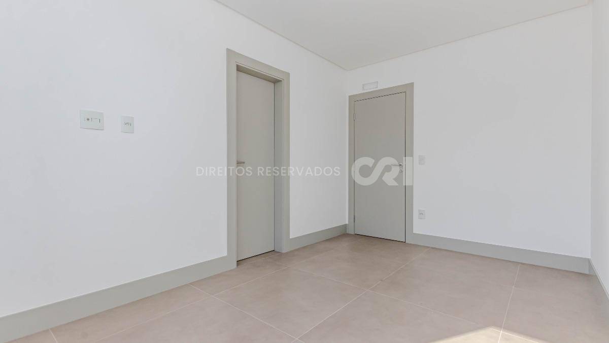 Apartamento com 4 suítes no Empire Residence no Pioneiros em Balneário Camboriú