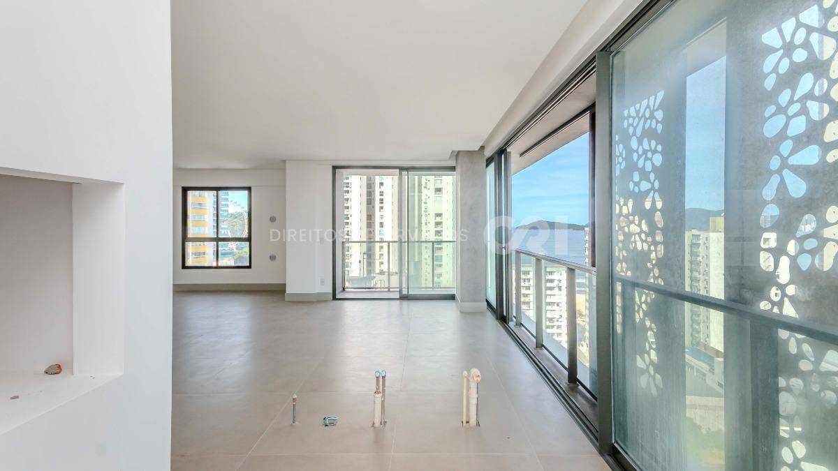 Apartamento com 4 suítes no Empire Residence no Pioneiros em Balneário Camboriú
