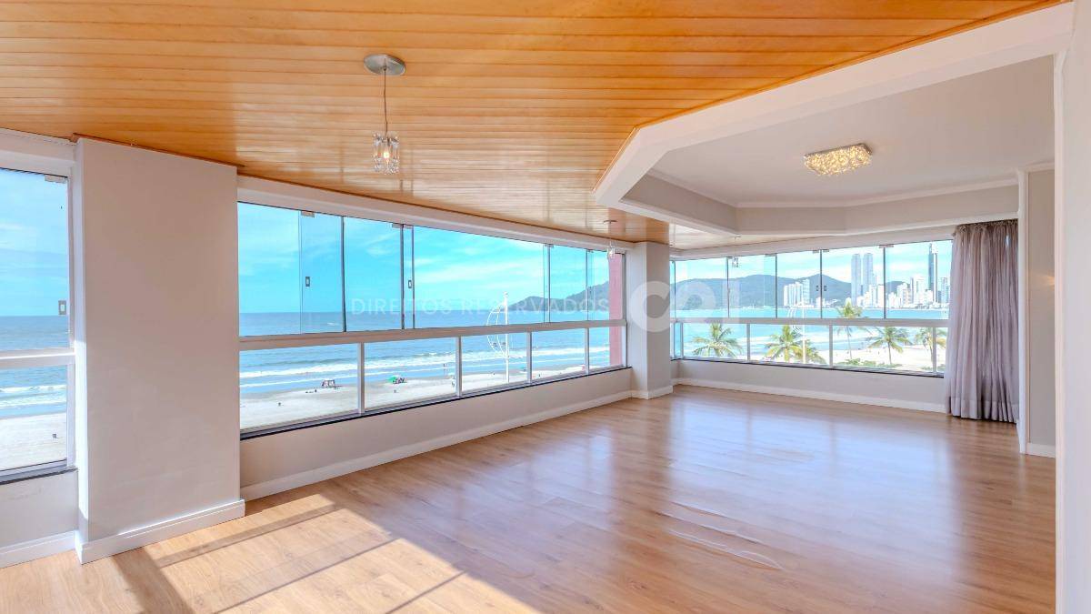 Apartamento com 3 suítes no Edifício Comendador Pietro Zanella Centro Balneário Camboriú