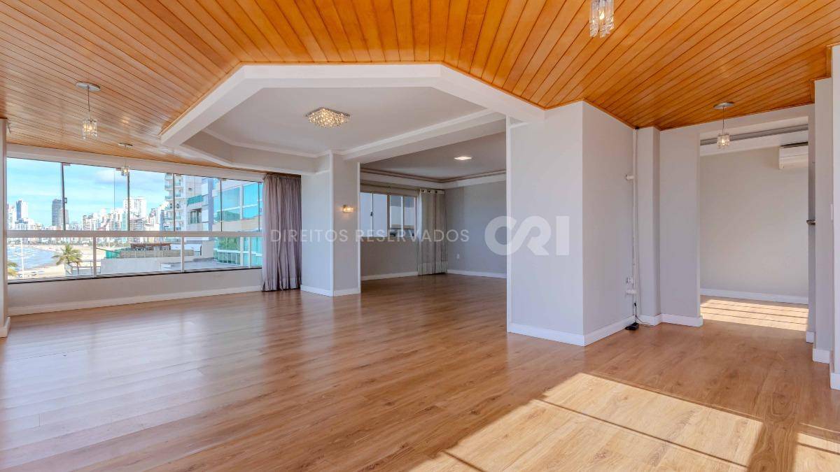 Apartamento com 3 suítes no Edifício Comendador Pietro Zanella Centro Balneário Camboriú
