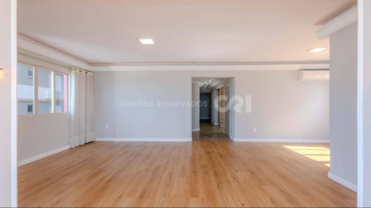 Apartamento com 3 suítes no Edifício Comendador Pietro Zanella Centro Balneário Camboriú