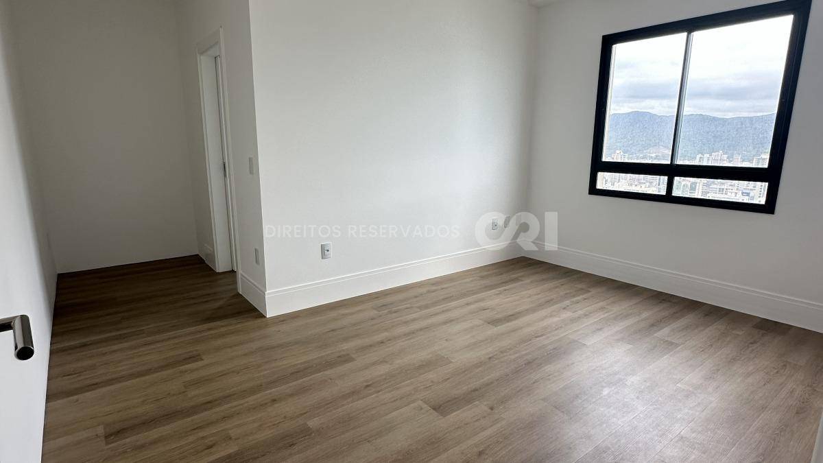 Apartamento Penthouse com 4 suítes no Noah Residence na Meia Praia em Itapema