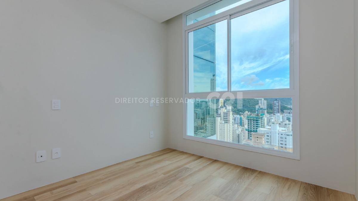 Apartamento com 3 suítes no Horizon Residence no Centro de Balneário Camboriú