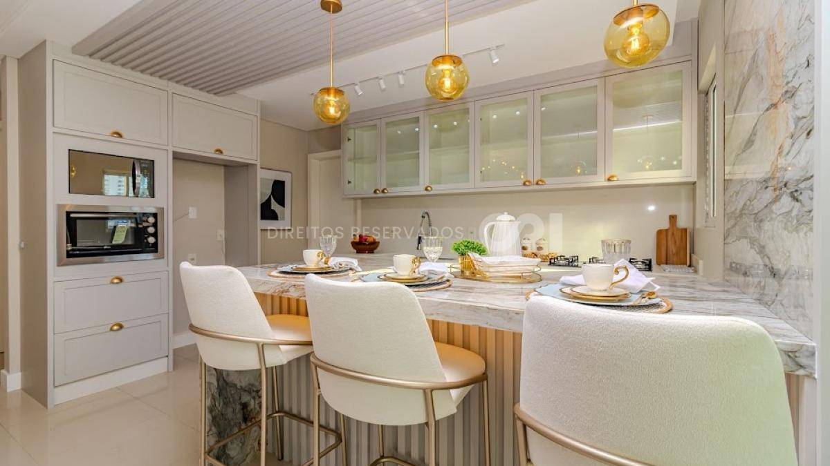 Apartamento com 03 Suítes Mobiliado no Edifício Lorena Cristina no Centro de Balneário Camboriú