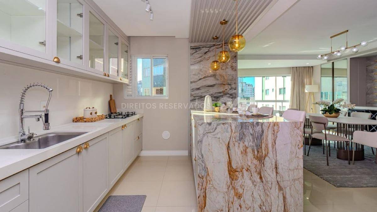 Apartamento com 03 Suítes Mobiliado no Edifício Lorena Cristina no Centro de Balneário Camboriú