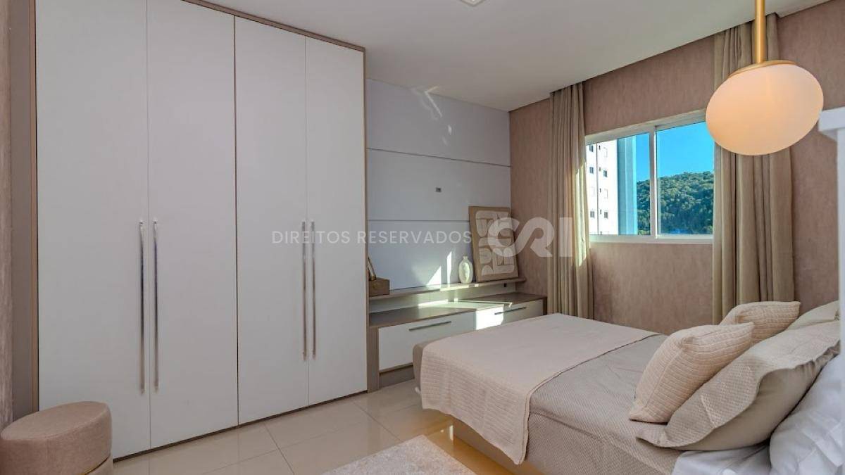 Apartamento com 03 Suítes Mobiliado no Edifício Lorena Cristina no Centro de Balneário Camboriú