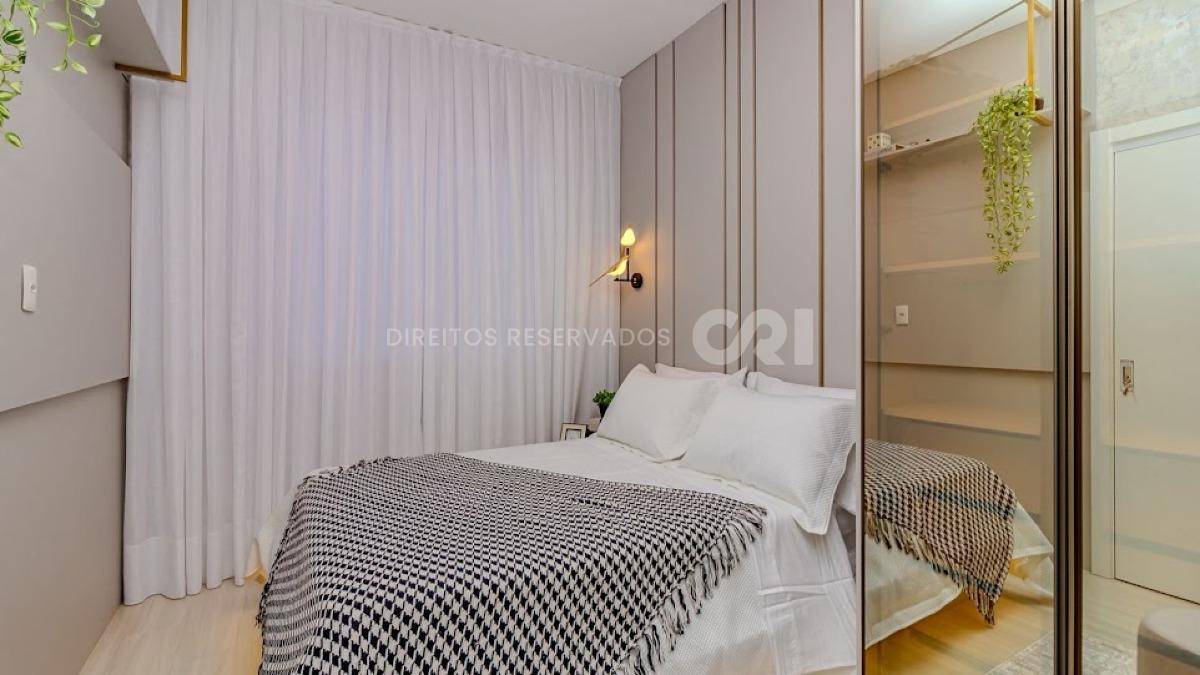 Apartamento mobiliado com 2 dormitórios no Edifício Rovere Della Luna no Centro de Balneário Camboriú