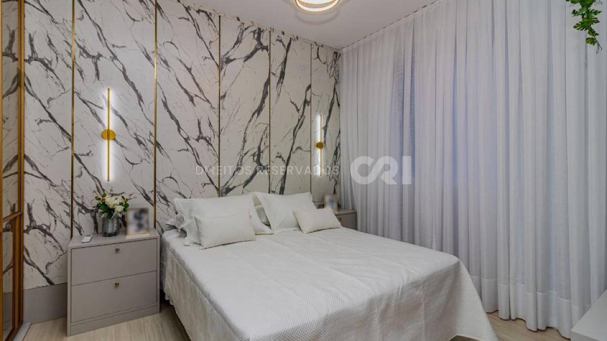 Apartamento mobiliado com 2 dormitórios no Edifício Rovere Della Luna no Centro de Balneário Camboriú