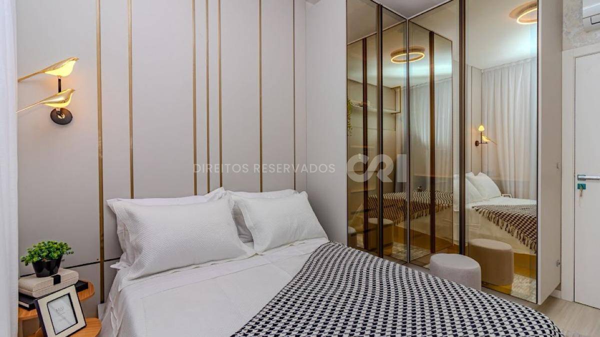 Apartamento mobiliado com 2 dormitórios no Edifício Rovere Della Luna no Centro de Balneário Camboriú