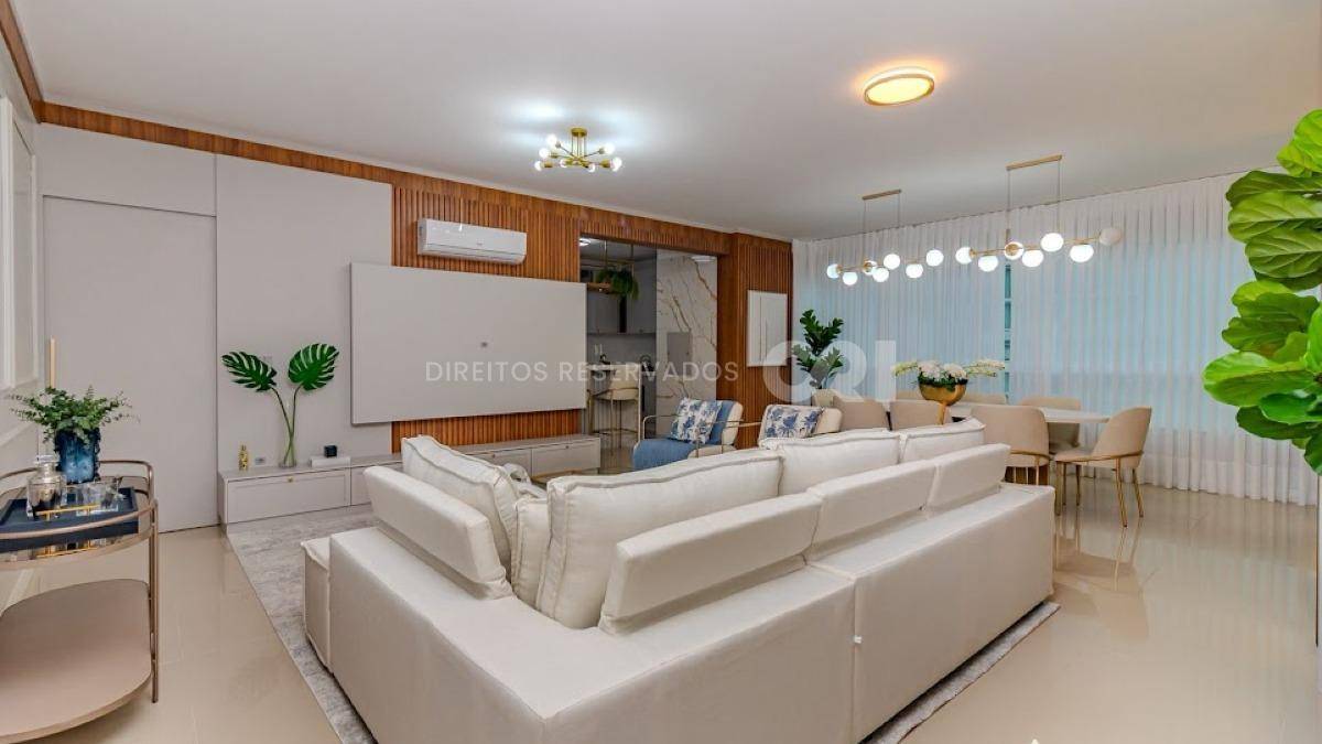 Apartamento mobiliado com 2 dormitórios no Edifício Rovere Della Luna no Centro de Balneário Camboriú