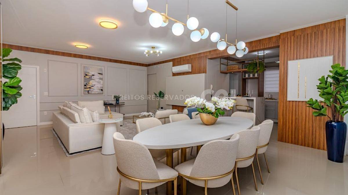 Apartamento mobiliado com 2 dormitórios no Edifício Rovere Della Luna no Centro de Balneário Camboriú