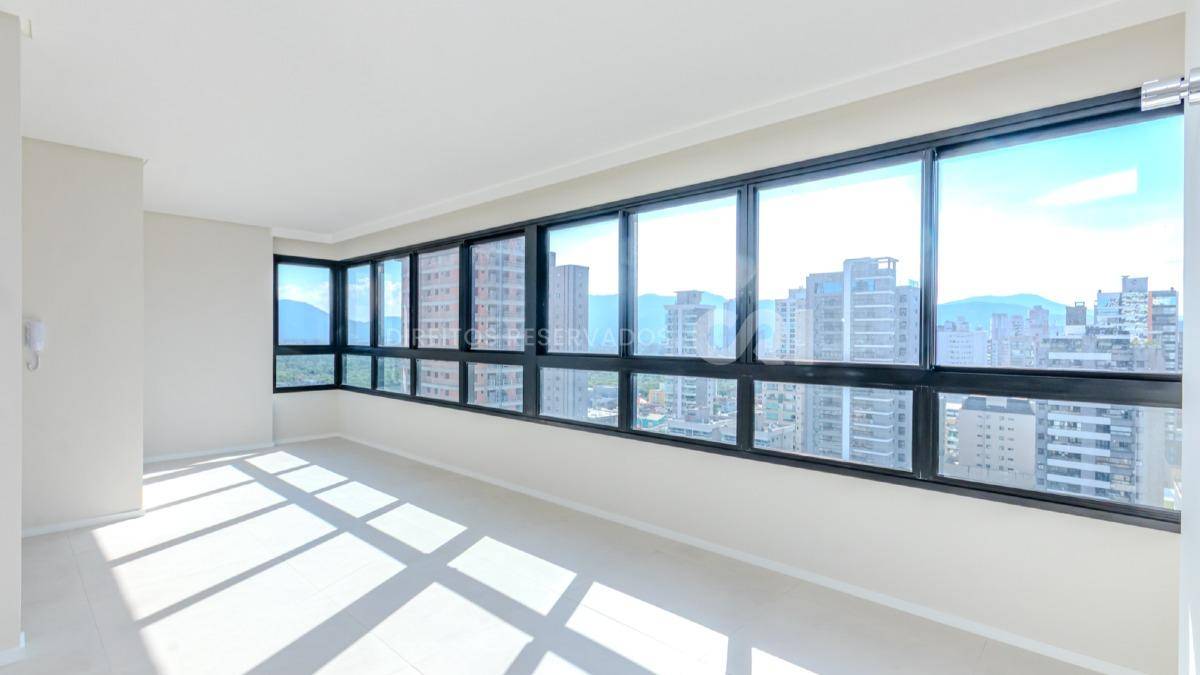 Apartamento com 3 suítes no edifício La Joie na Meia Praia em Itapema
