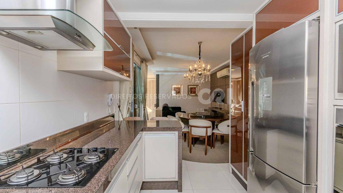 Apartamento mobiliado com 4 suítes no edifício Luana Delagnello em Meia Praia, Itapema