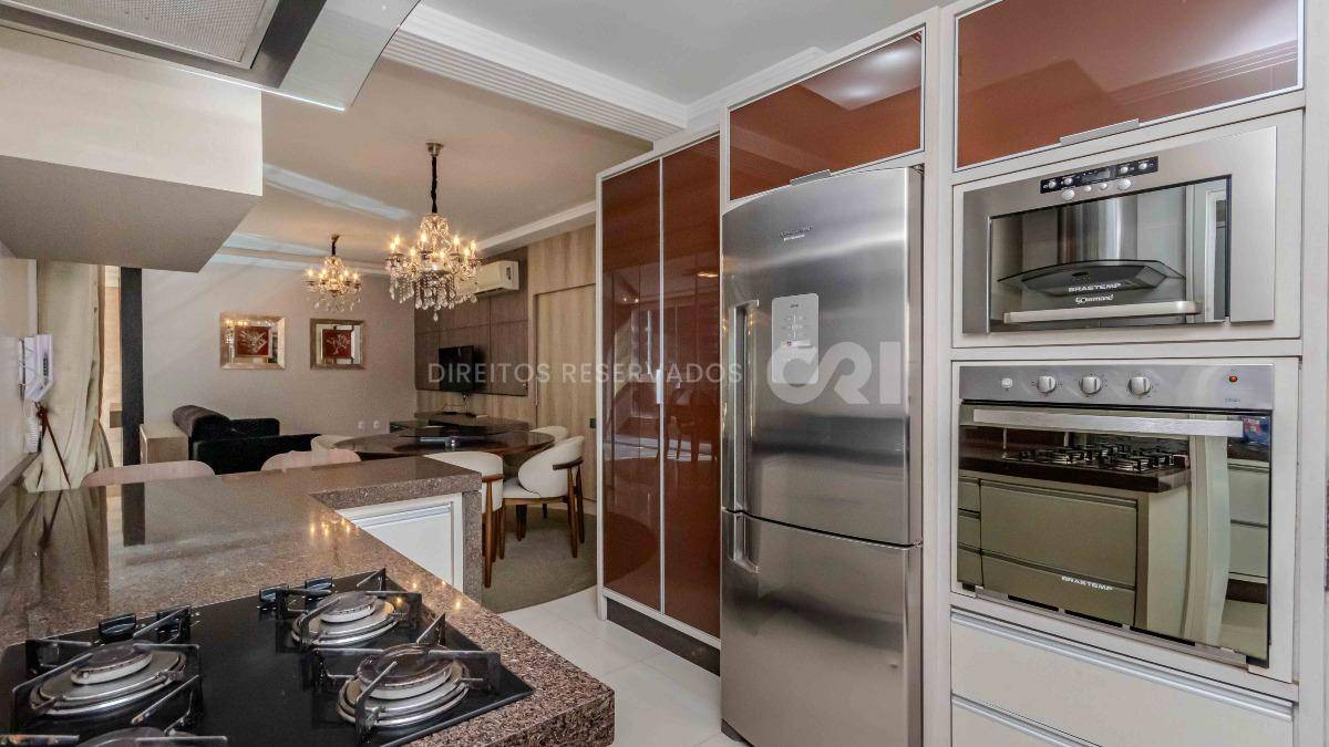 Apartamento mobiliado com 4 suítes no edifício Luana Delagnello em Meia Praia, Itapema