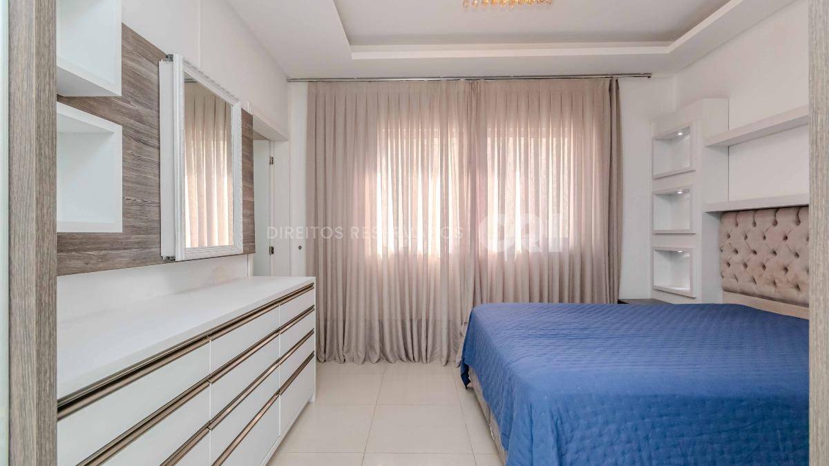 Apartamento mobiliado com 4 suítes no edifício Luana Delagnello em Meia Praia, Itapema