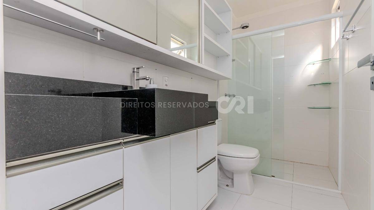 Apartamento mobiliado com 4 suítes no edifício Luana Delagnello em Meia Praia, Itapema