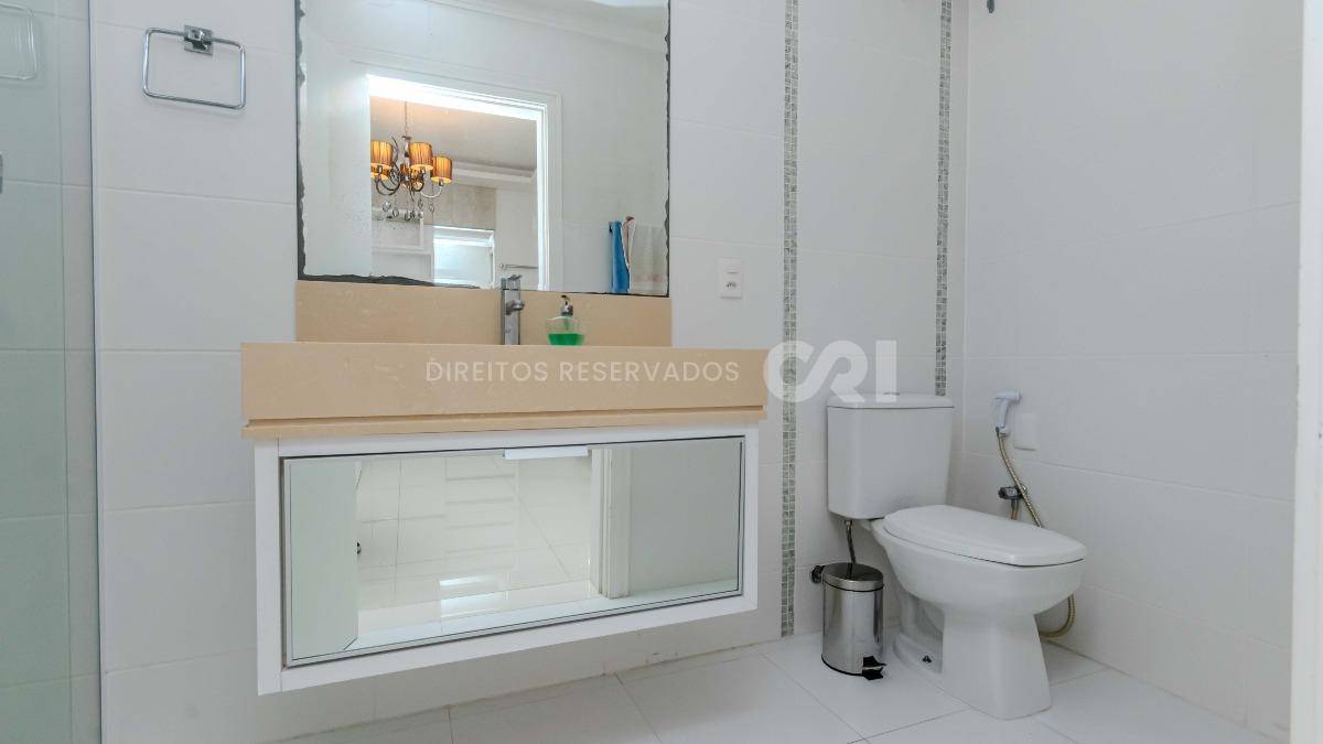 Apartamento mobiliado com 4 suítes no edifício Luana Delagnello em Meia Praia, Itapema