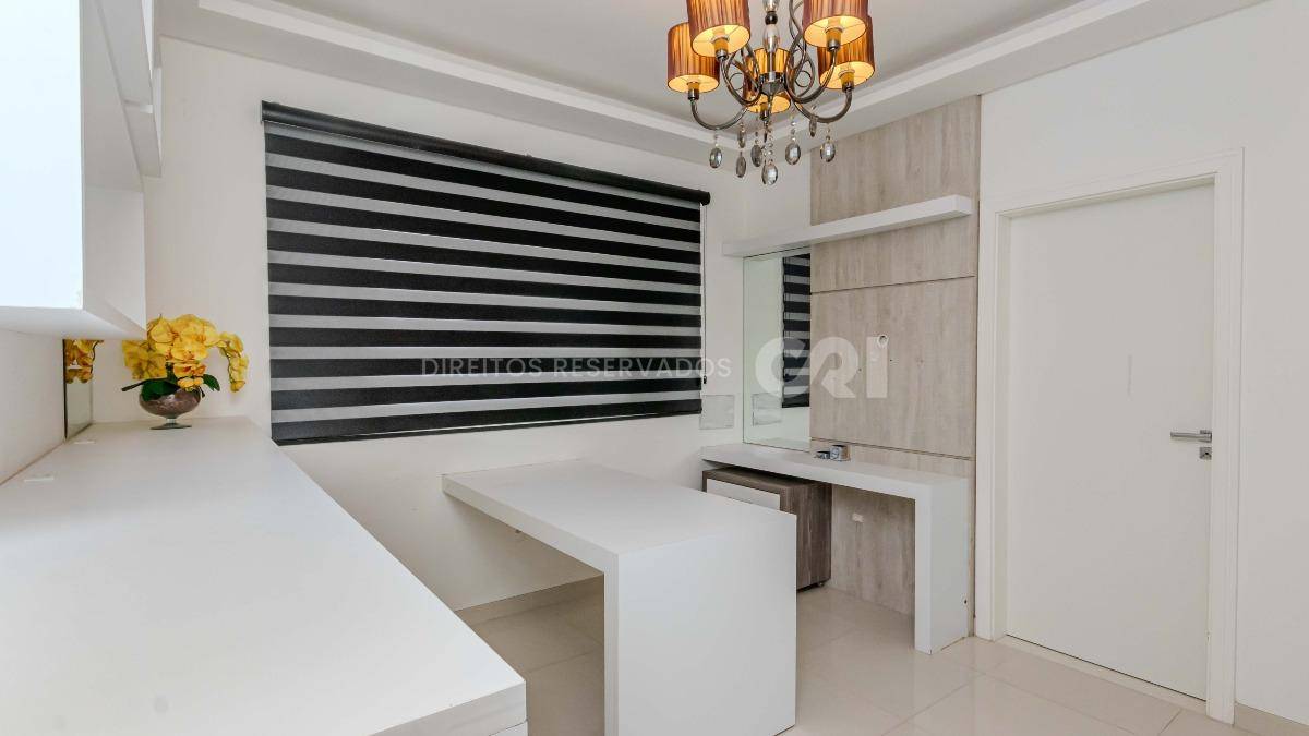 Apartamento mobiliado com 4 suítes no edifício Luana Delagnello em Meia Praia, Itapema