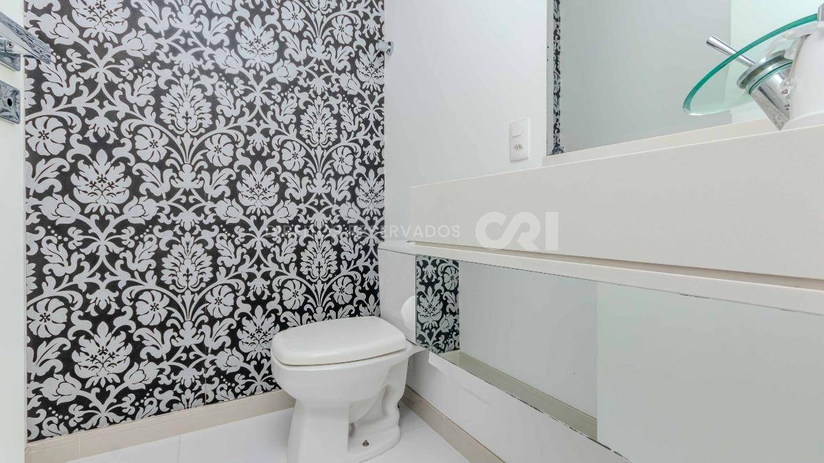 Apartamento mobiliado com 4 suítes no edifício Luana Delagnello em Meia Praia, Itapema