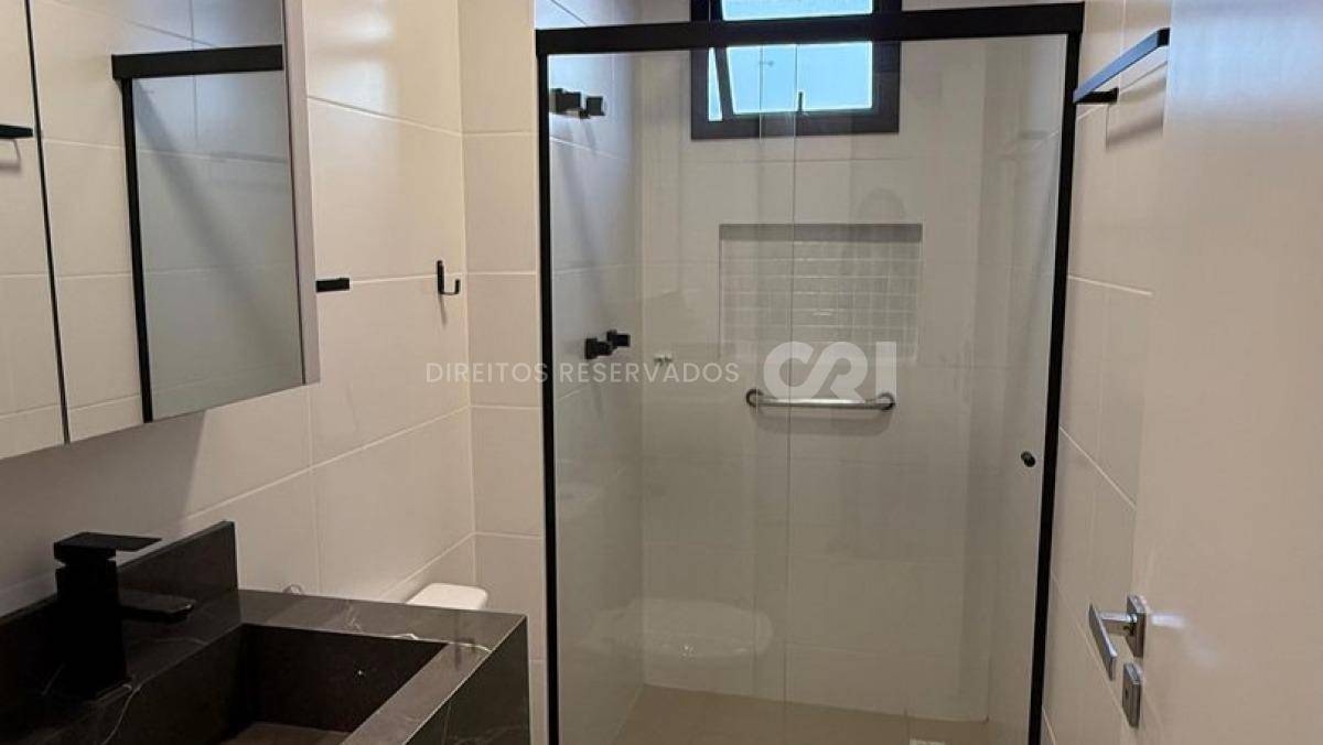 Apartamento com 3 suítes no Verita Residence na Meia Praia em Itapema