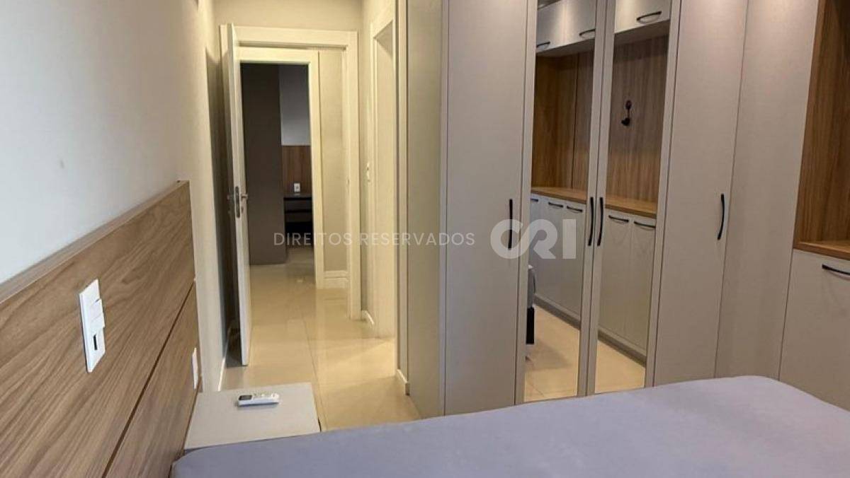 Apartamento com 3 suítes no Verita Residence na Meia Praia em Itapema