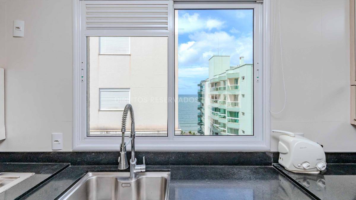 Cobertura com 4 suítes no Edificio Splendore Del Mare na Meia Praia em Itapema