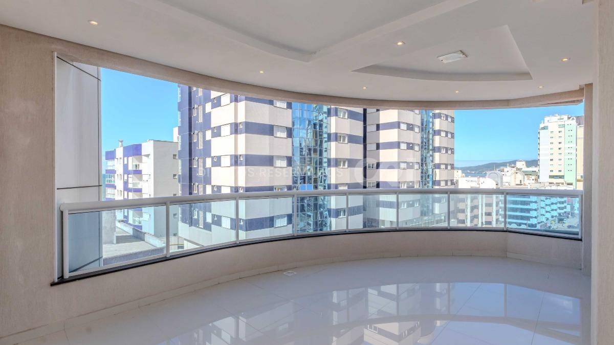Apartamento com 4 suítes no edifício Mount Everest na Meia Praia em Itapema