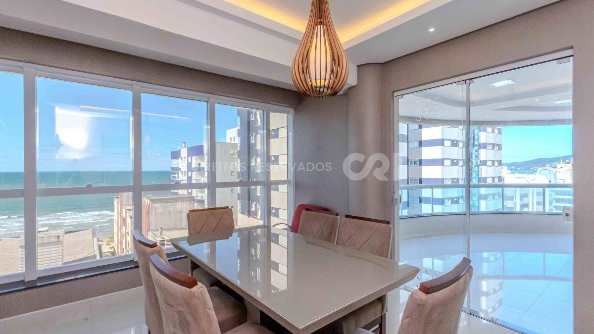 Apartamento com 4 suítes no edifício Mount Everest na Meia Praia em Itapema